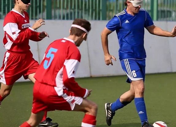 Соревнования по мини-футболу среди инвалидов по зрению проходят в Нижнем Новгороде