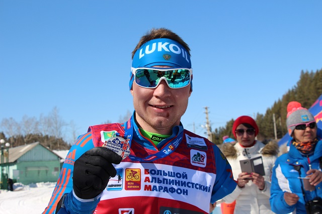 VladislavLekomntsevSMedalyuFinishera.jpg