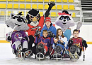 Игроки ХК «Сибирь» учат детей-инвалидов играть в следж-хоккей