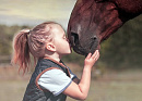 Иппотерапия для ребят с особенностями здоровья. В Котельниках детей лечат лошади